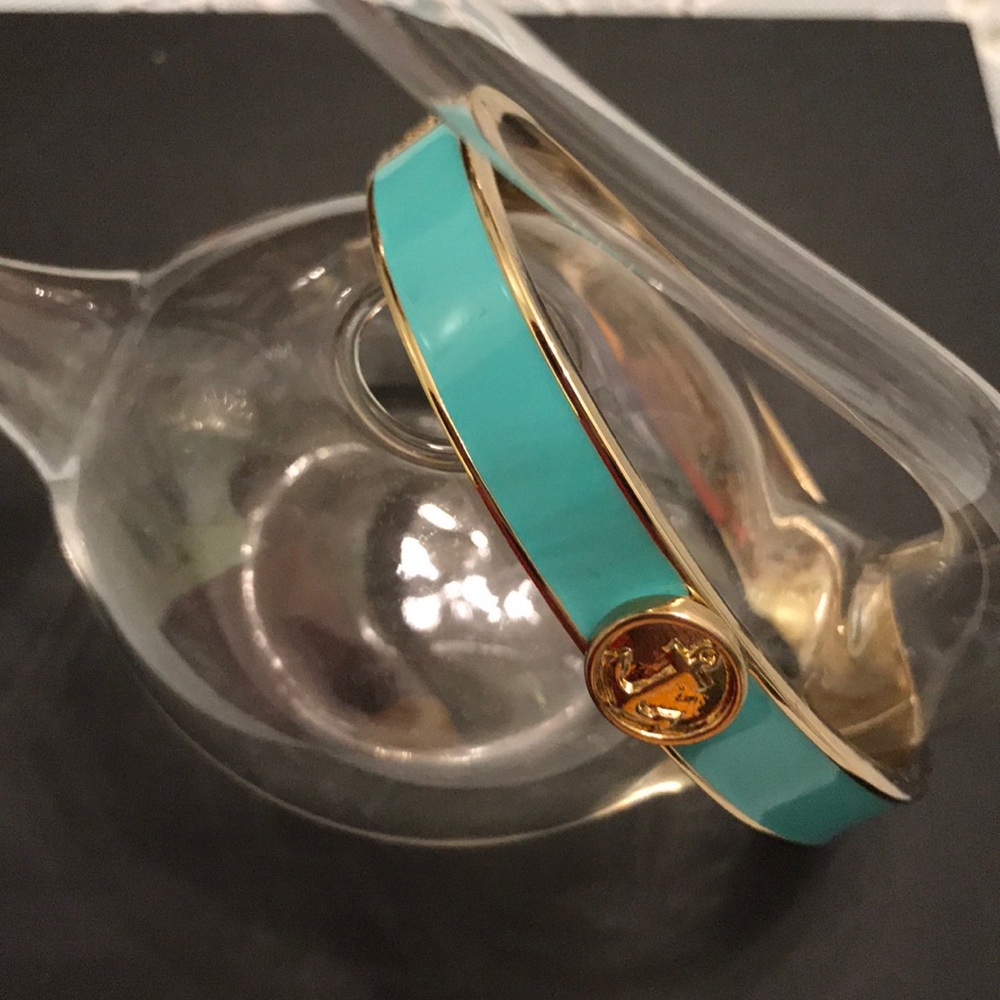 💕🔥QUICK SALE!🔥 ELEGANT TEAL ENAMEL AND GOLD BANGLE